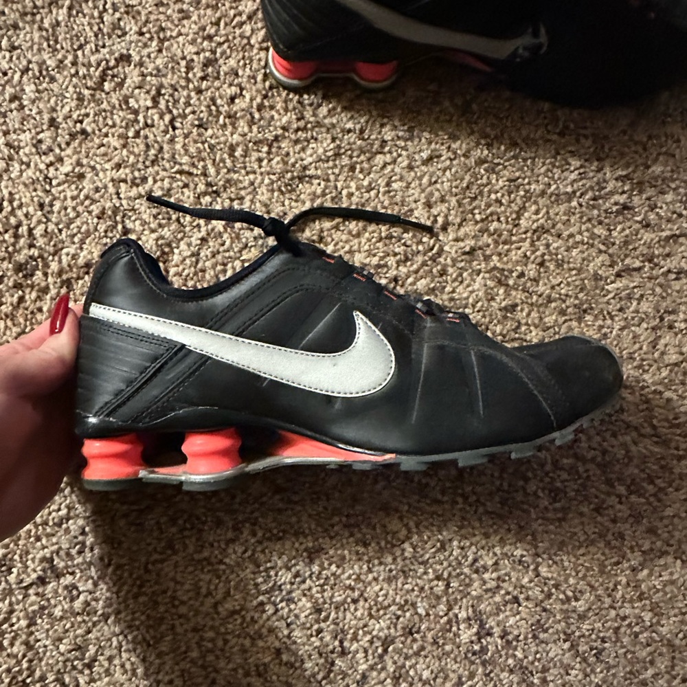Nike shocks size 9